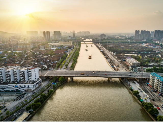 Vietnam's service industry attracting attention from foreign companies